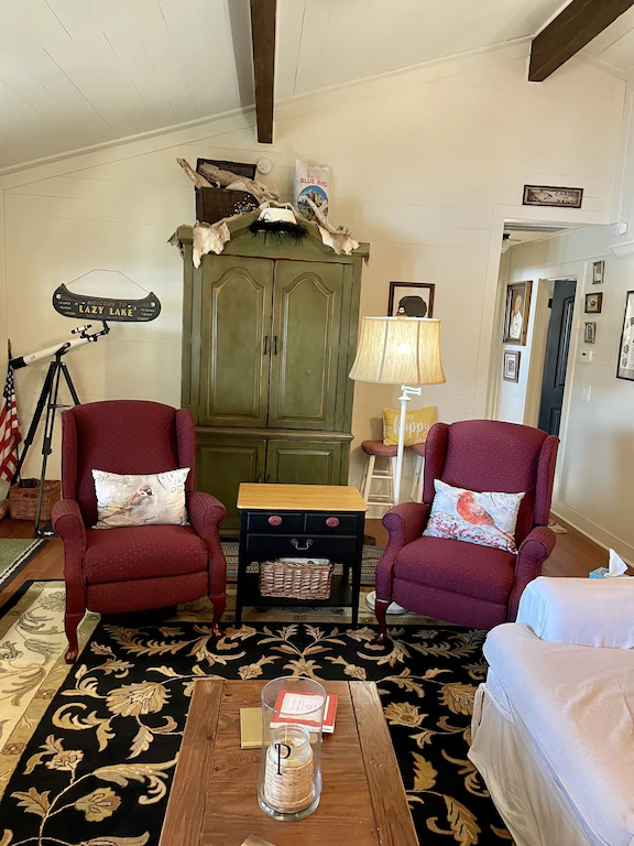 Cozy Sitting Room in a VRBO on Table Rock Lake