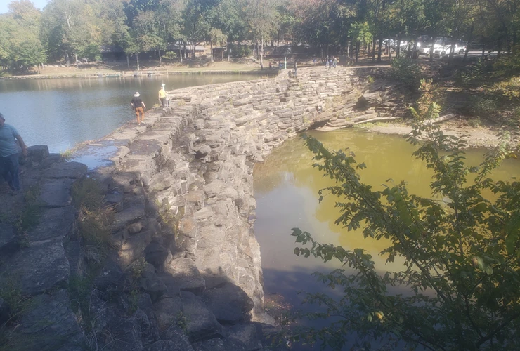 dam at devils den state park 