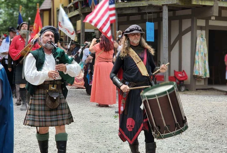 Musicians in parade at Ren Fair