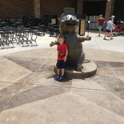 bucees metal statue