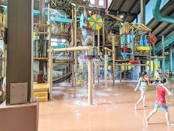 Giant indoor splash pad