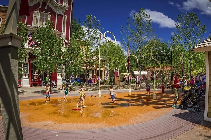 splash pad at silver dollar city