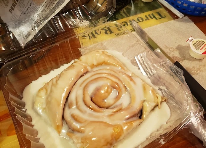 lamberts cafe giant cinnamon roll