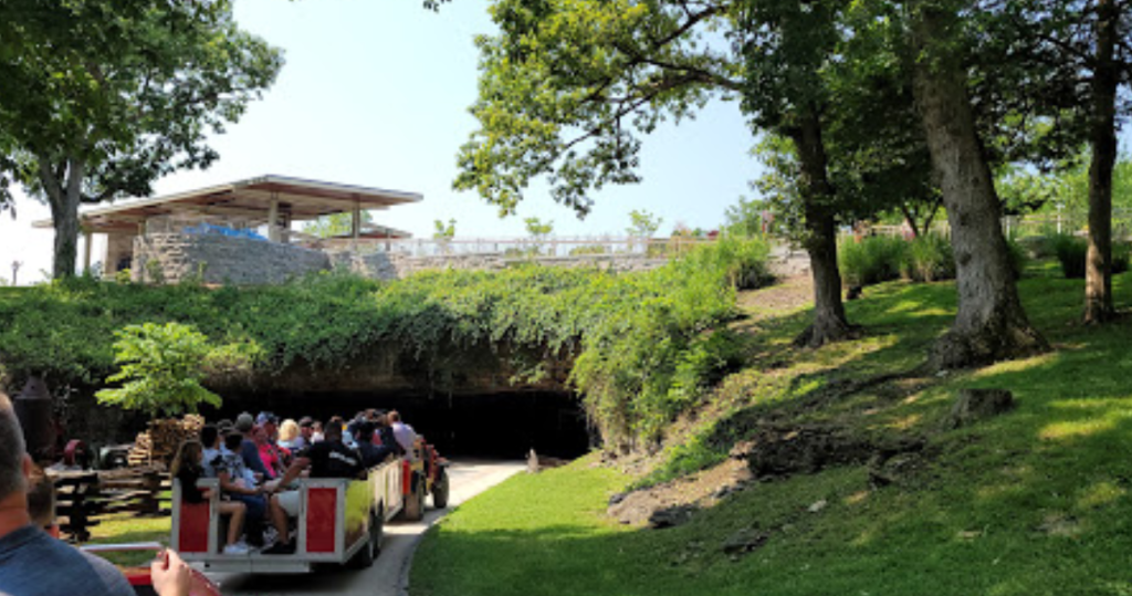 Fantastic Caverns Jeep Trolly