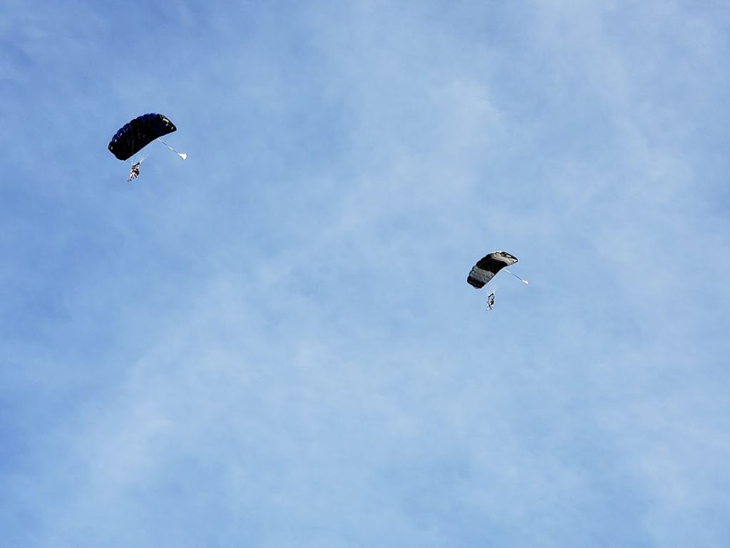 2 skydivers at Ozarks Skydive Center