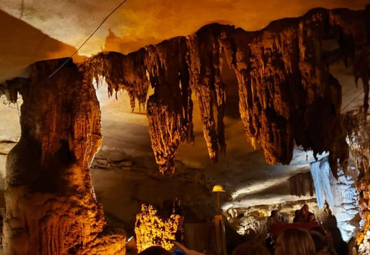 Stalagmite formation across ceiling 